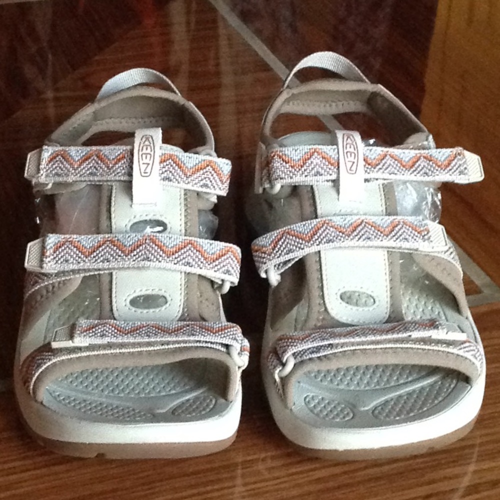 🔥 KEEN - Aztec Print Three Strap Velcro Sandals - Picture 10 of 10